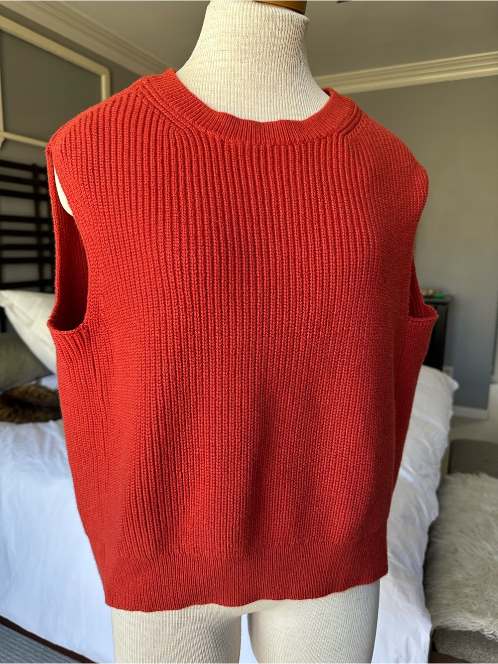 Banana Republic orange/rust Ribbed Sweater Vest, size medium